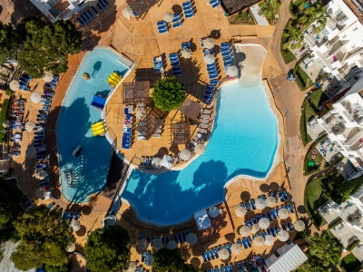 Luftaufnahme der Schwimmbäder